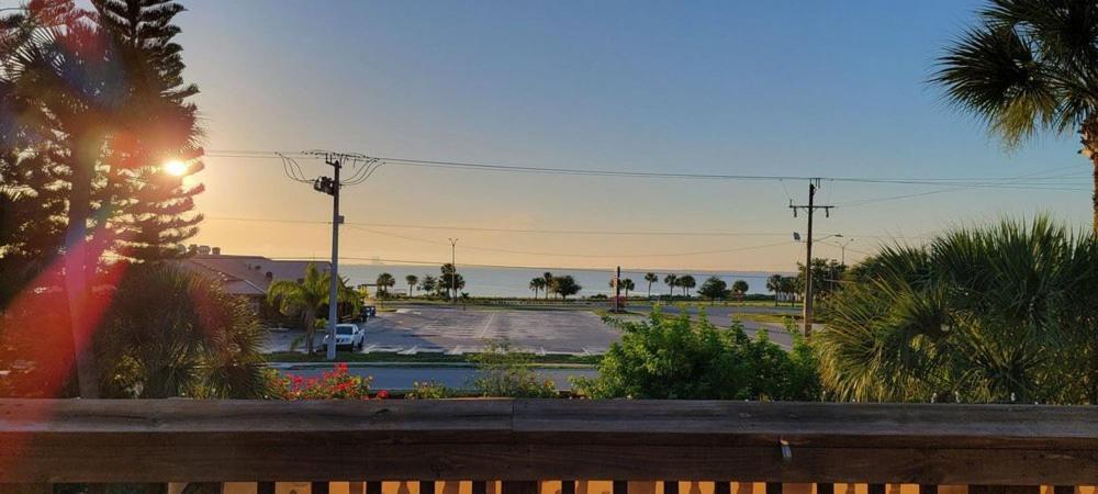 Casa Coquina Del Mar Bed And Breakfast 타이터스빌 외부 사진